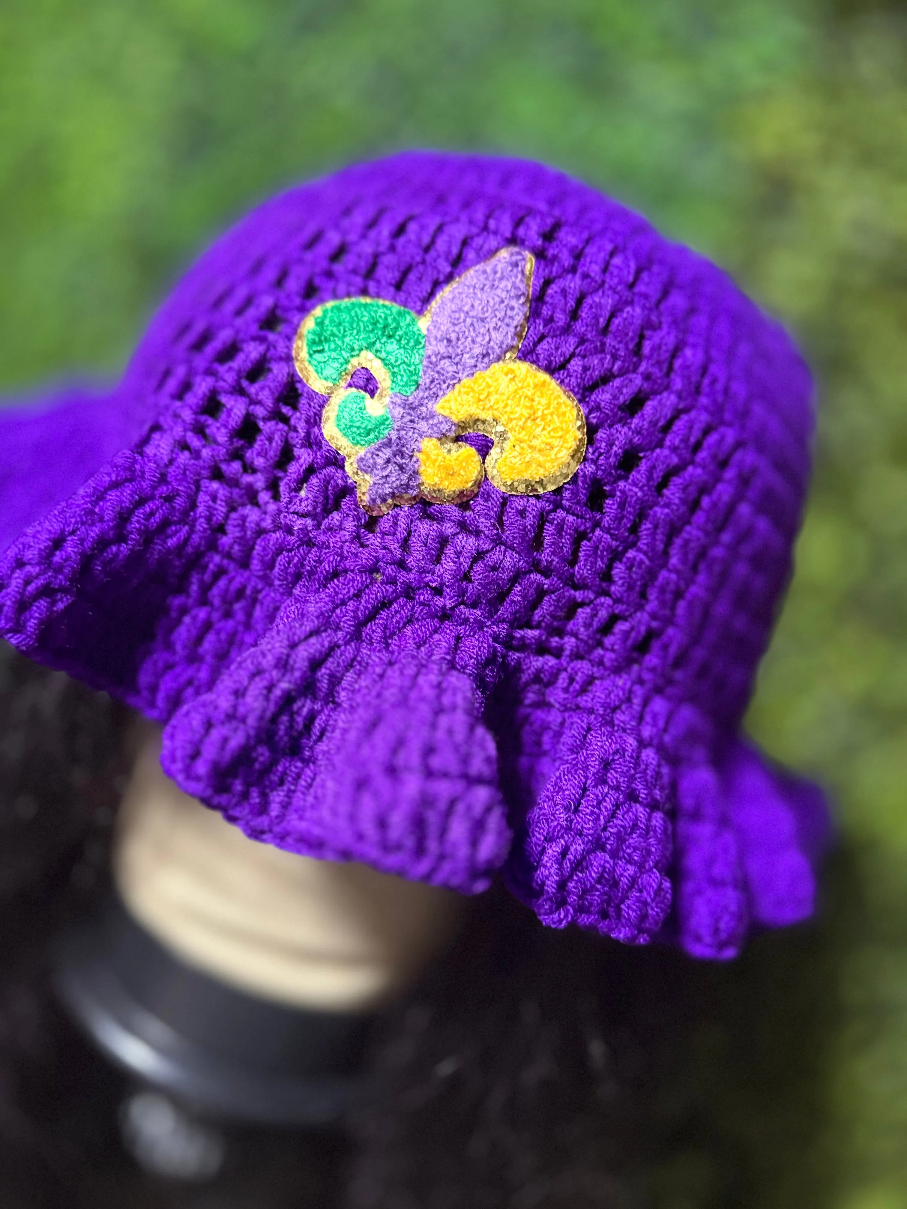 FLEUR DE LIS RUFFLED CROCHET HAT (Purple)