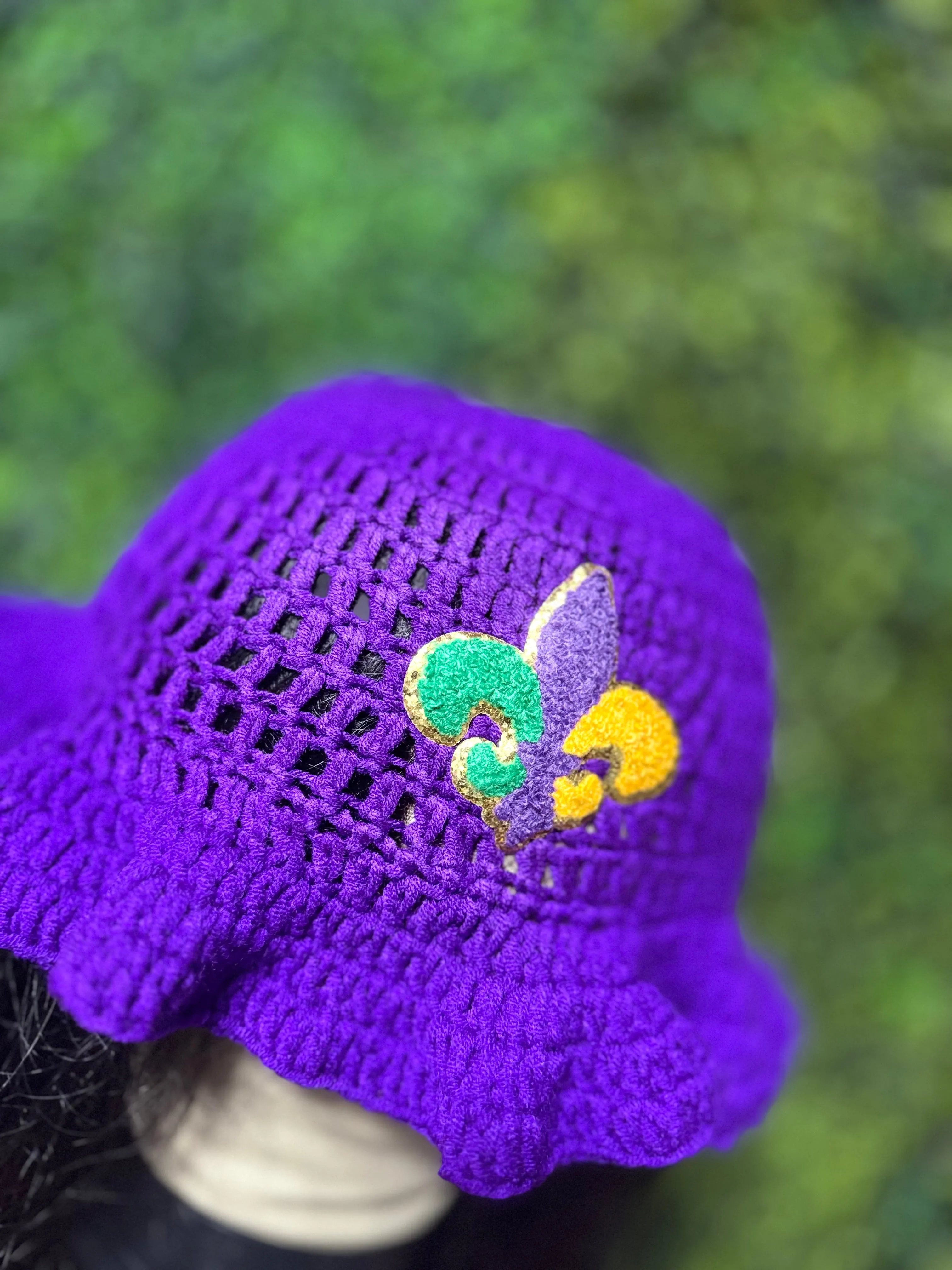 FLEUR DE LIS RUFFLED CROCHET HAT (Purple)