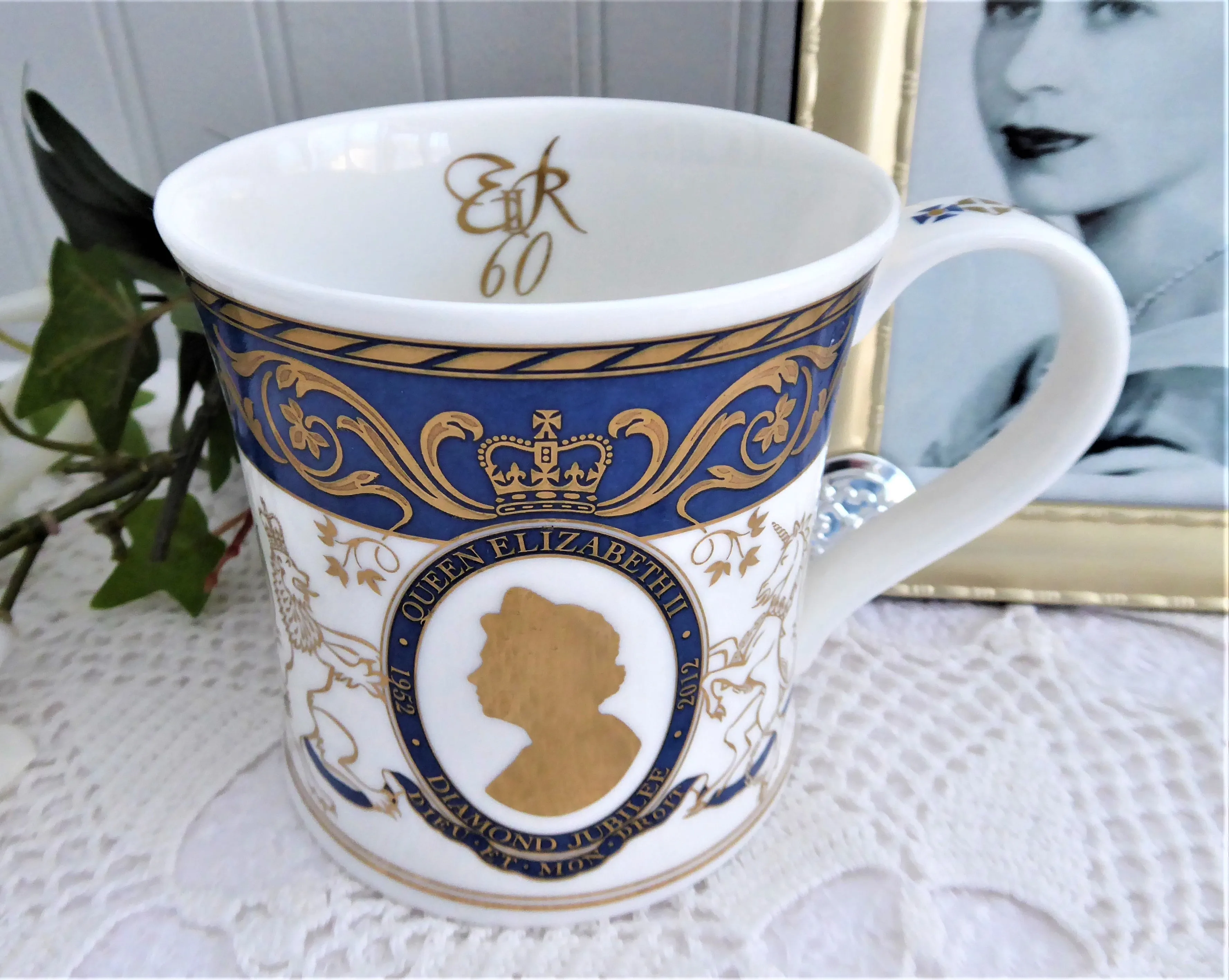 Mug Queen Elizabeth II Diamond Jubilee Dunoon English Fancy Bone China 2012