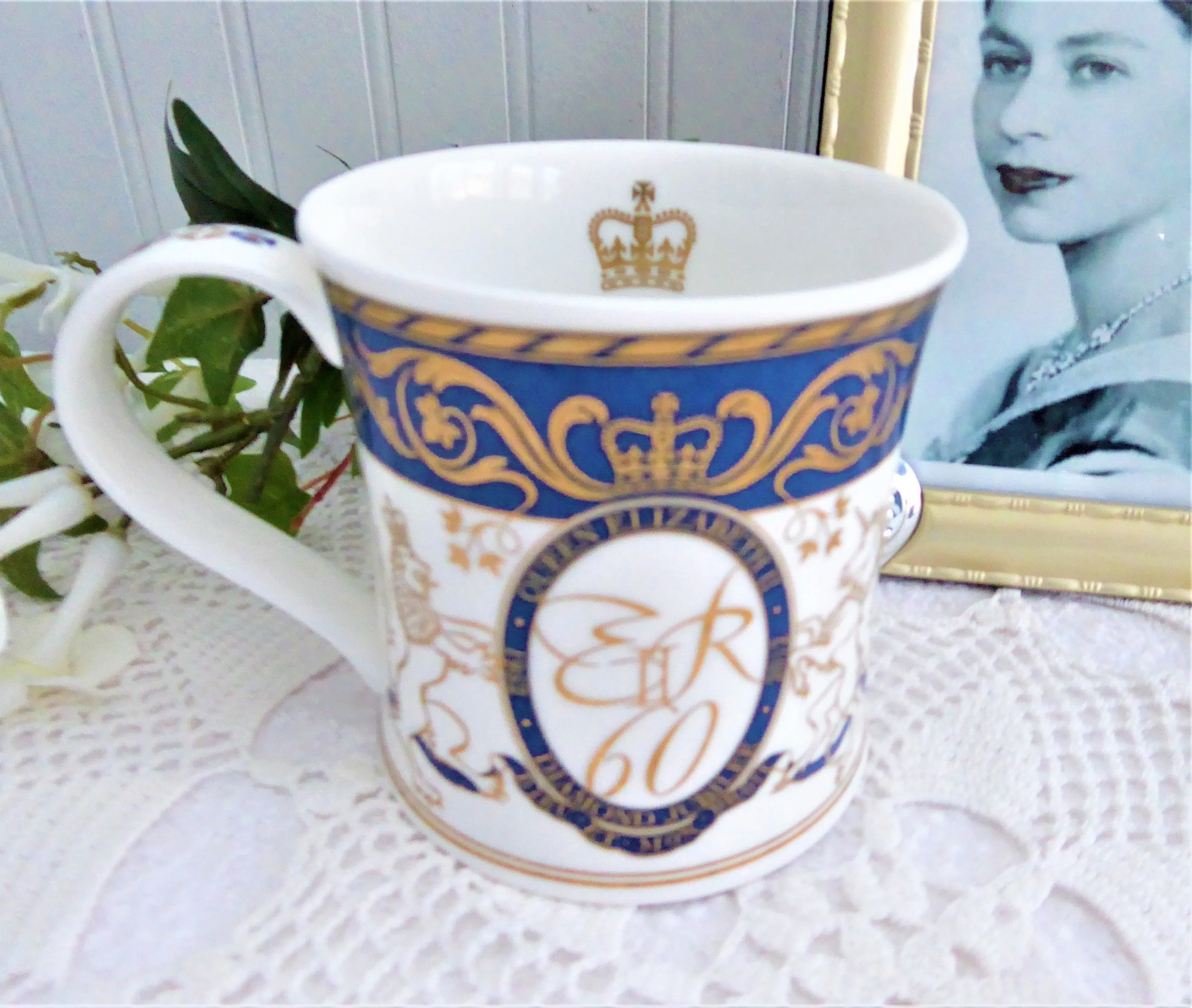 Mug Queen Elizabeth II Diamond Jubilee Dunoon English Fancy Bone China 2012