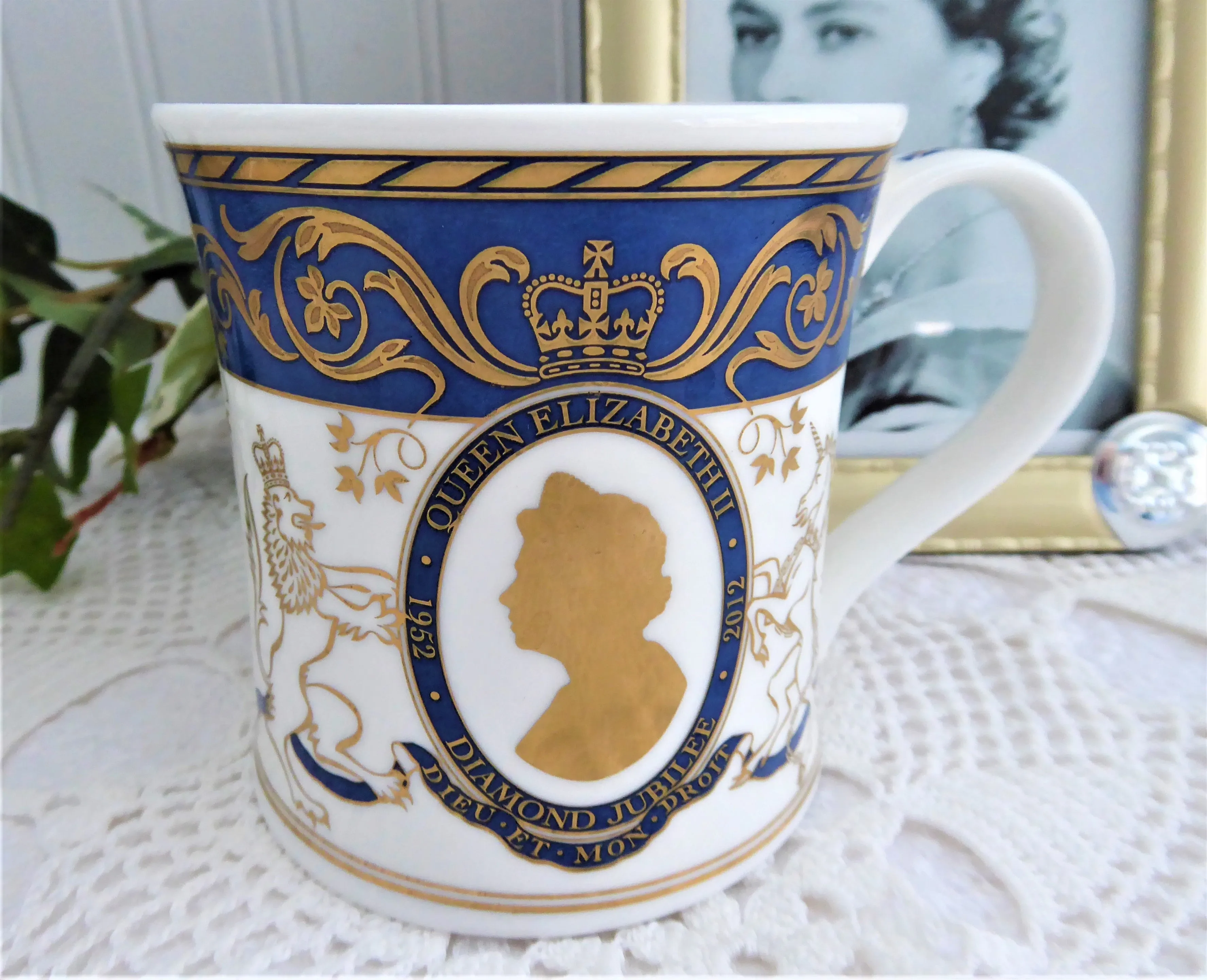 Mug Queen Elizabeth II Diamond Jubilee Dunoon English Fancy Bone China 2012