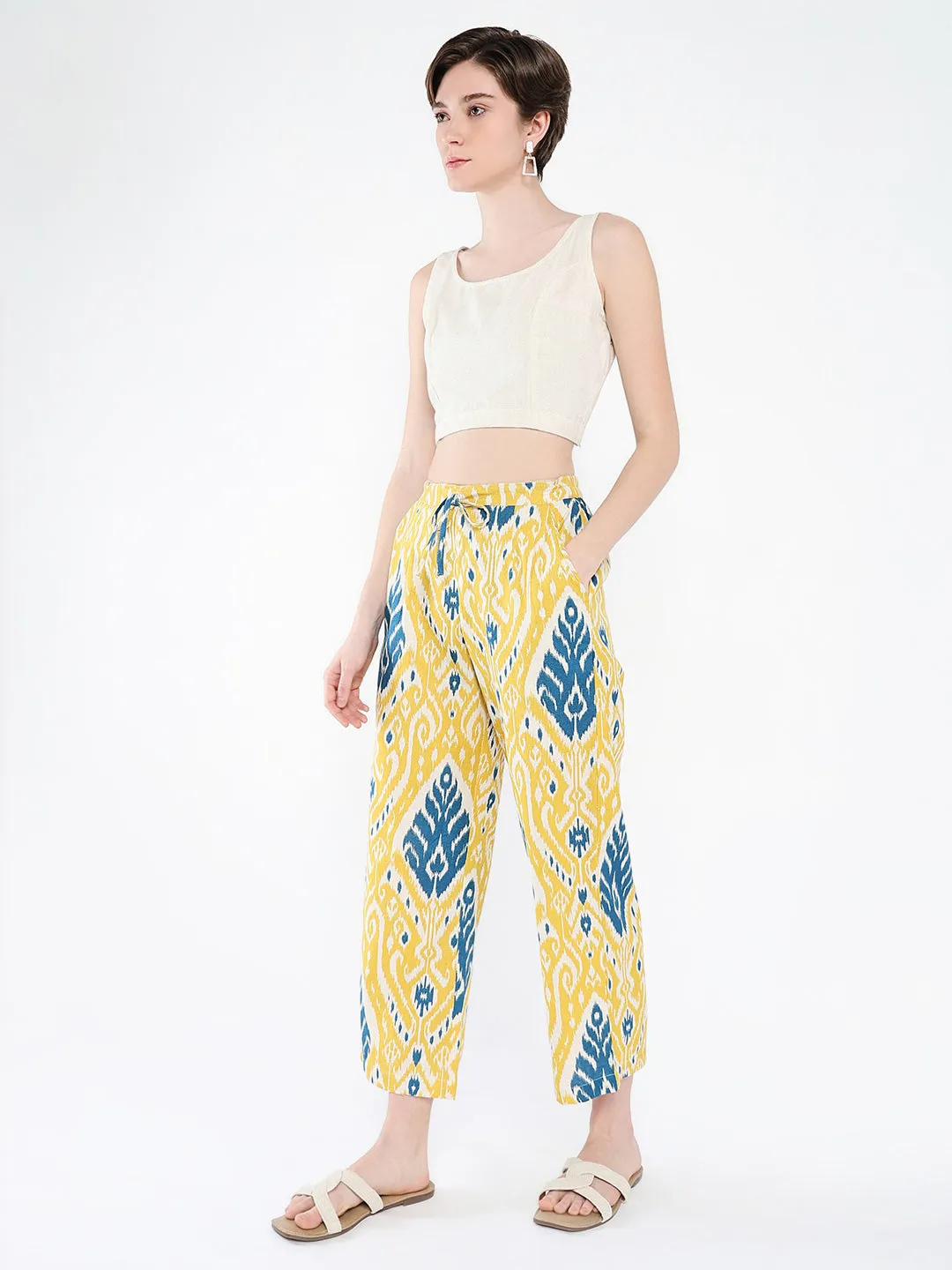 Women Yellow Printed Co Ords Set with Inner Top