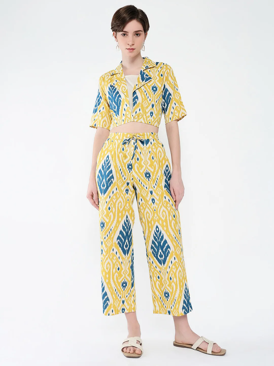 Women Yellow Printed Co Ords Set with Inner Top